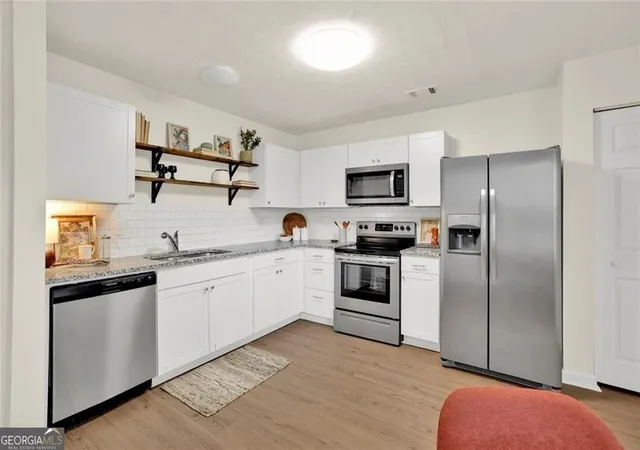 Photo 4 of Condo for sale at 604 Ivey Ct #B, Woodstock, GA 30188 | MLS# 10822174 | Listing updated on 2026-09-18