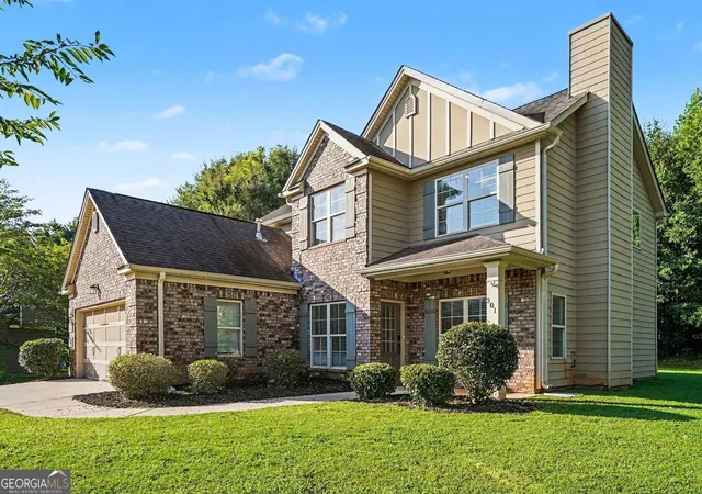 Photo 3 of Single family home for sale at 301 Shyre Lake Ln, Mcdonough, GA 30253 | MLS# 10810839 | Listing updated on 2026-08-05