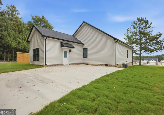 Photo 2 of Single family home for sale at 133 Washington St, Dalton, GA 30721 | MLS# 10819635 | Listing updated on 2026-08-31