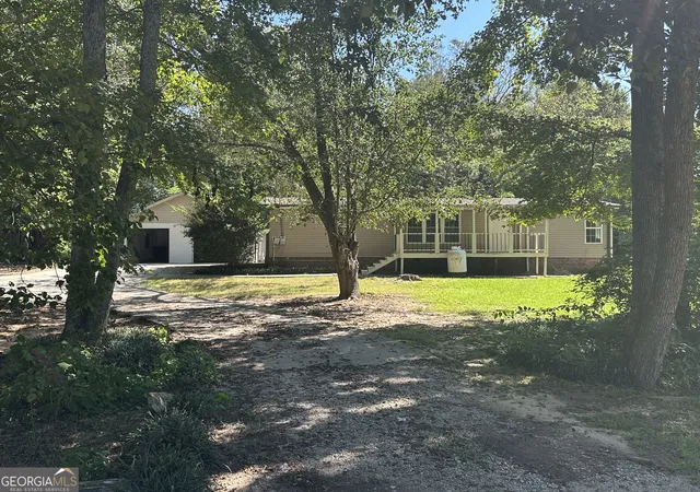 Photo 2 of Single family home for sale at 135 Oak Valley Dr Sw, Oxford, GA 30054 | MLS# 10832842 | Listing updated on 2026-09-04