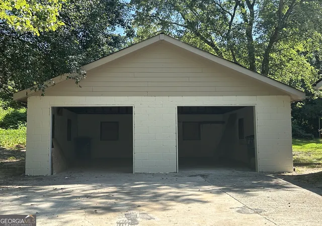 Photo 4 of Single family home for sale at 135 Oak Valley Dr Sw, Oxford, GA 30054 | MLS# 10832842 | Listing updated on 2026-09-04