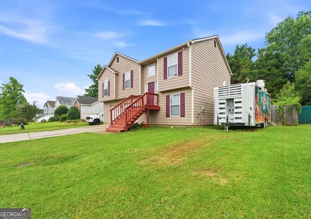 Photo 2 of Single family home for sale at 7106 Oakwood Cir, Rex, GA 30273 | MLS# 10806595 | Listing updated on 2026-07-30