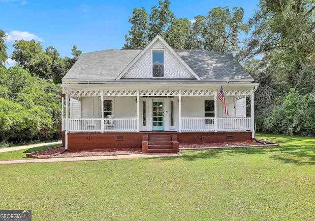 Single Family Residence at 21 Smith St, Grantville, GA 30220 | MLS# 10366684 | | Sold on 2024-10-07