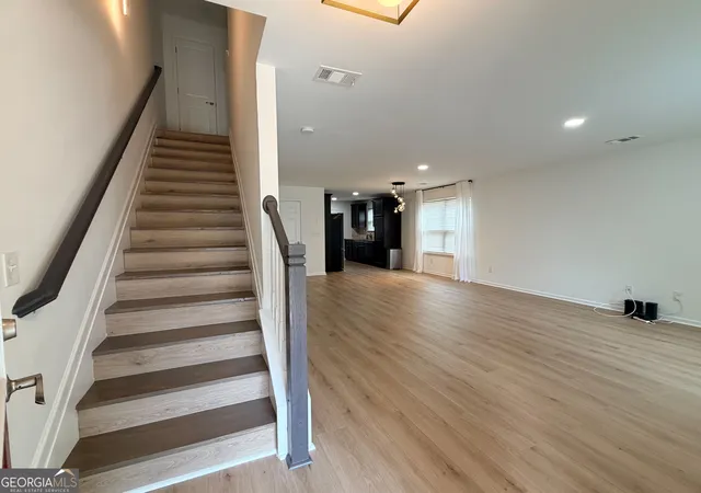 3rd image of 527 Cypher Dr, Suwanee, GA 30024 | MLS# 10804407
