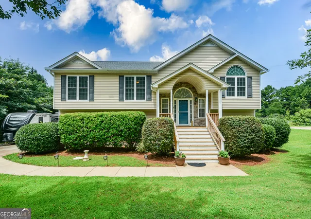 Photo 2 of Single family home for sale at 168 Oakview Dr, Dallas, GA 30157 | MLS# 10818083 | Listing updated on 2026-09-18