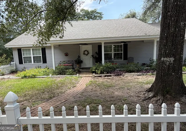 Photo 3 of Sale Pending at 325 Creekview Dr, Hortense, GA 31543 | MLS# 10813700 | Listing updated on 2026-09-18