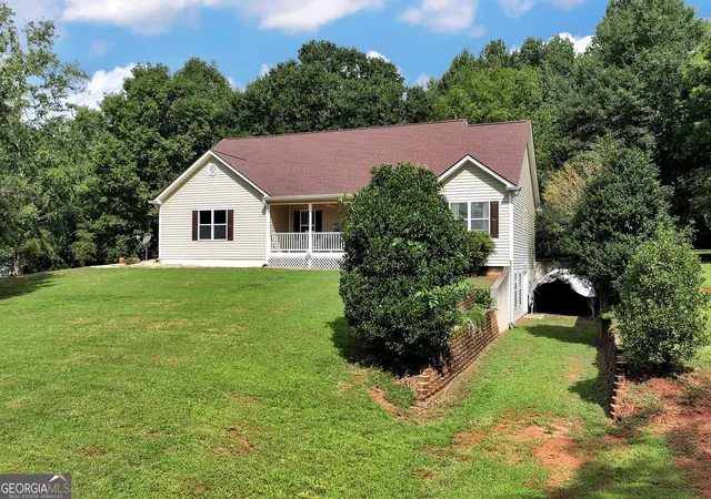 Photo 2 of Single family home for sale at 817 Bluejay Wy, Winder, GA 30680 | MLS# 10831110 | Listing updated on 2026-08-26