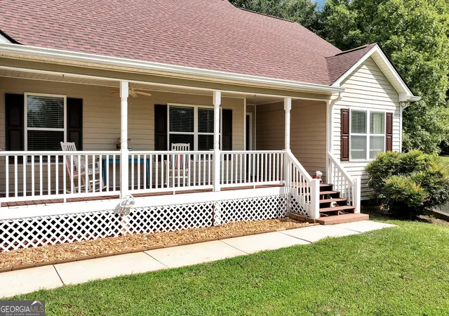 Photo 3 of Single family home for sale at 817 Bluejay Wy, Winder, GA 30680 | MLS# 10831110 | Listing updated on 2026-08-26