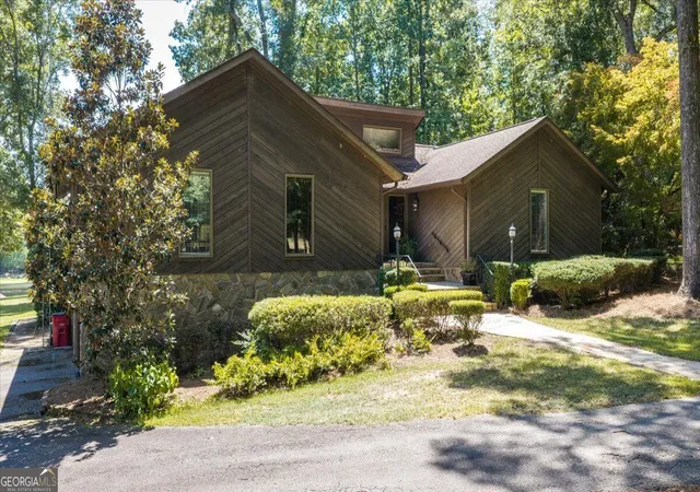 Photo 3 of Sale Pending at 7576 Lakewood Dr, Macon, GA 31220 | MLS# 10834463 | Listing updated on 2026-09-02