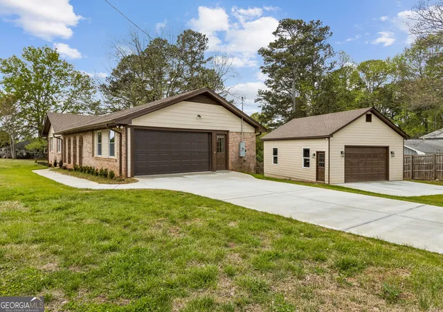 Photo 4 of Single family home for sale at 2526 Hamill Dr, Buford, GA 30519 | MLS# 10824518 | Listing updated on 2026-09-28