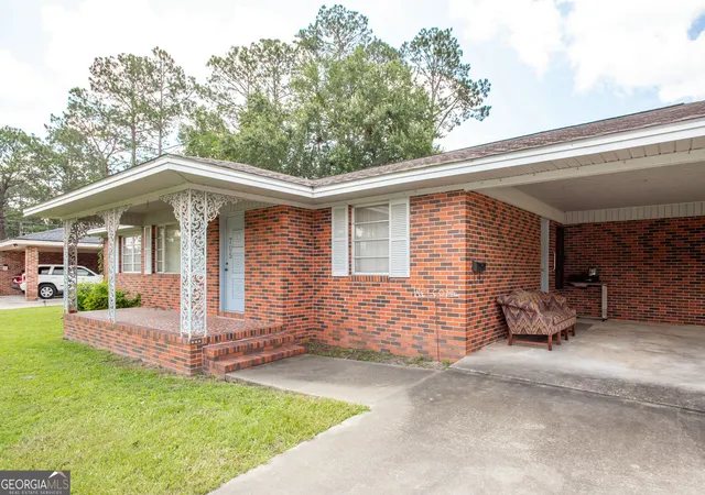 Homes for sale in Waycross, GA | 705 Beville St, Waycross, GA 31501 | MLS# 10796855