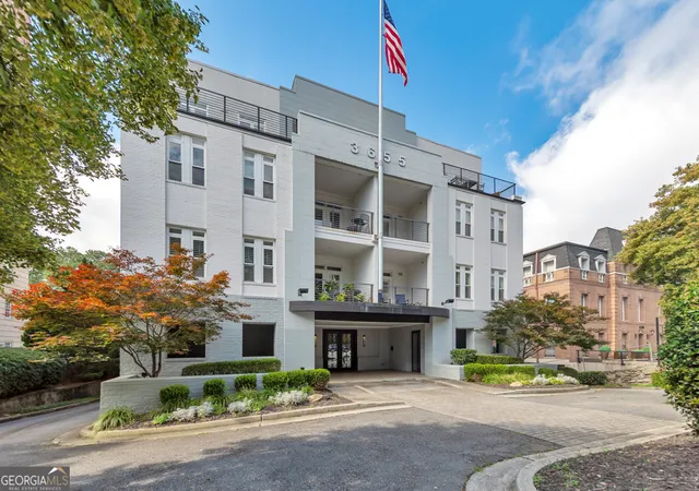 Listing Photo 2 - Condo for sale in building located at 3655 Peachtree Rd Ne, Atlanta, GA 30319 - Unit #101
