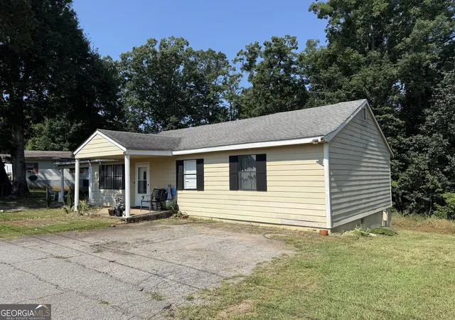 Photo 3 of Single family home for sale at 105 Bennett Dr, Gainesville, GA 30501 | MLS# 10835020 | Listing updated on 2026-09-11