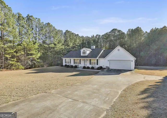 Photo 2 of Sale Pending at 450 Mckoy Rd, Newnan, GA 30263 | MLS# 10666108 | Listing updated on 2026-01-12