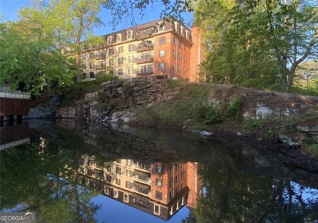 Listing Photo 2 - Condo for sale in building located at 23116 Plantation Dr NE, Atlanta, GA 30324 - Unit #