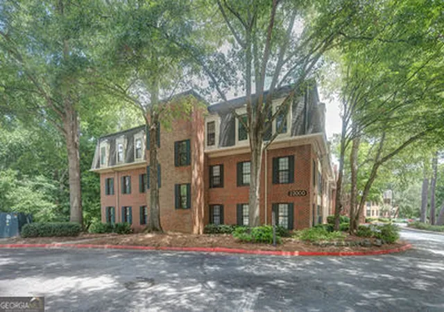 Listing Photo 4 - Condo for sale in building located at 23116 Plantation Dr NE, Atlanta, GA 30324