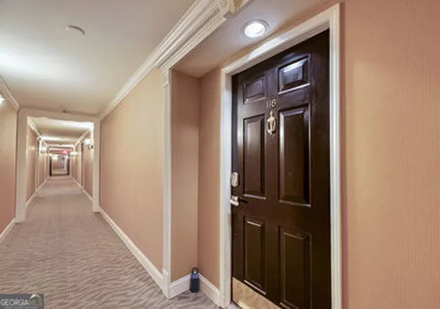 Listing Photo 5 - Condo for sale in building located at 23116 Plantation Dr NE, Atlanta, GA 30324