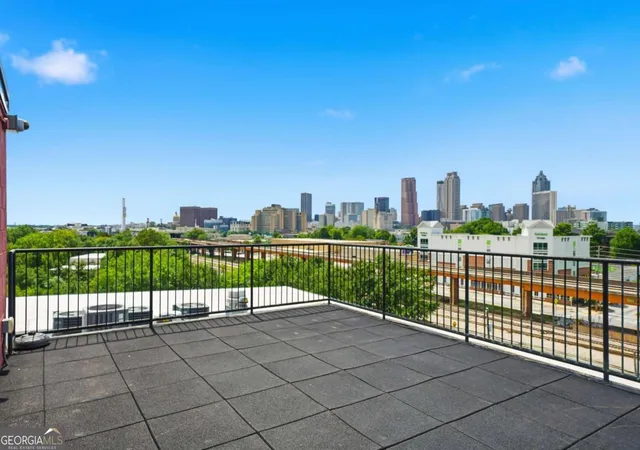 Listing Photo 2 - Condo for sale in building located at 170Th Blvd Se, Atlanta, GA 30312 - Unit #309E