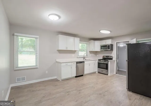 Photo 4 of Sale Pending at 1951 La Mesa Ln, Decatur, GA 30032 | MLS# 10788095 | Listing updated on 2026-09-23