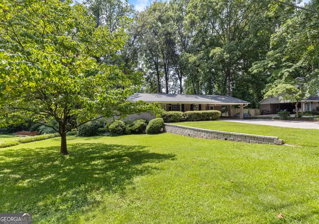 Photo 2 of Single family home for sale at 660 Grove Pkwy Se, Marietta, GA 30067 | MLS# 10808368 | Listing updated on 2026-08-31