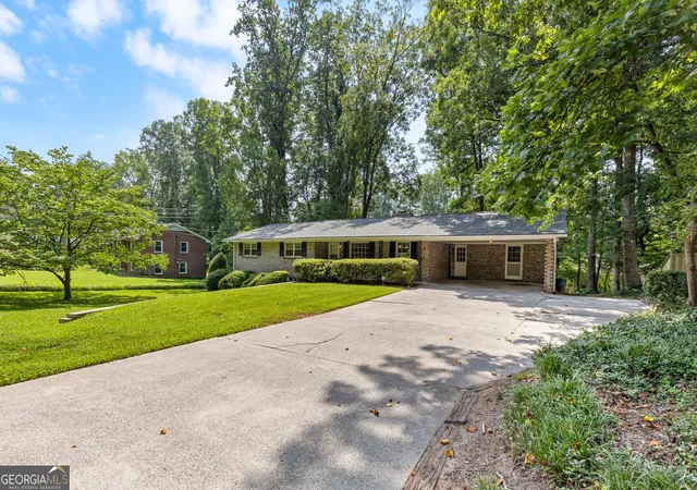 Photo 3 of Single family home for sale at 660 Grove Pkwy Se, Marietta, GA 30067 | MLS# 10808368 | Listing updated on 2026-08-31