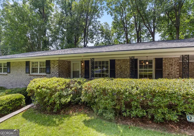 Photo 3 of Single family home for sale at 660 Grove Pkwy Se, Marietta, GA 30067 | MLS# 10808368 | Listing updated on 2026-08-31