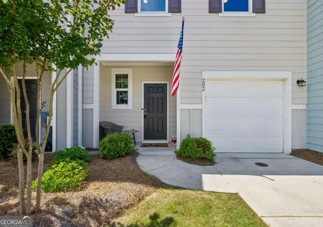 Photo 3 of Townhouse for sale at 202 Fenchurch Way, Cartersville, GA 30120 | MLS# 10780423 | Listing updated on 2026-09-02