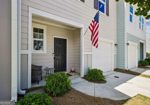 Photo 3 of Townhouse for sale at 202 Fenchurch Way, Cartersville, GA 30120 | MLS# 10780423 | Listing updated on 2026-09-02