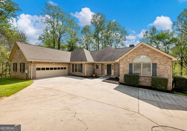 Photo 1 of Sale Pending at 2982 Rivercrest Dr, Gainesville, GA 30507 | MLS# 10730493 | Listing updated on 2026-09-23