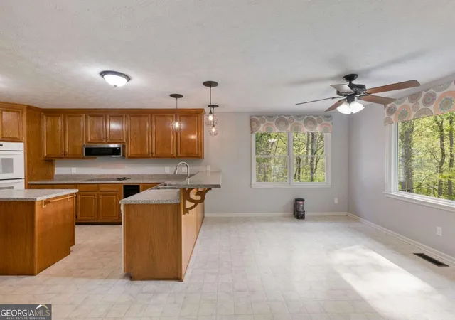 Photo 4 of Sale Pending at 2982 Rivercrest Dr, Gainesville, GA 30507 | MLS# 10730493 | Listing updated on 2026-09-23