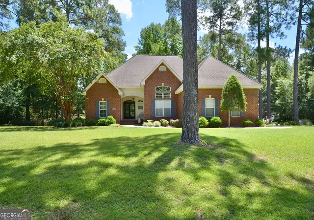 Photo 3 of Sale Pending at 989 Wood Valley Dr, Eastman, GA 31023 | MLS# 10824697 | Listing updated on 2026-09-09