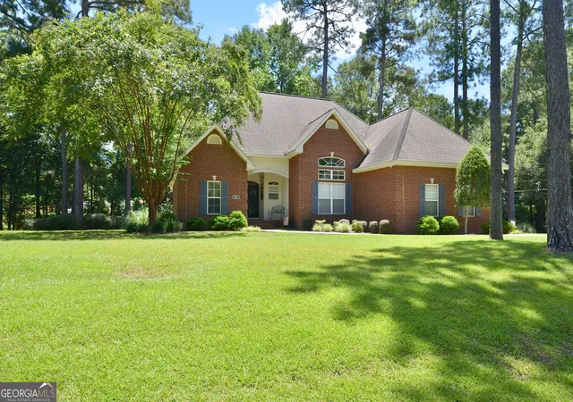 Photo 3 of Sale Pending at 989 Wood Valley Dr, Eastman, GA 31023 | MLS# 10824697 | Listing updated on 2026-09-09