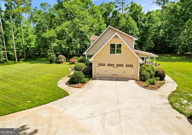 Photo 3 of Sale Pending at 3157 E Fairview Rd Sw, Mcdonough, GA 30252 | MLS# 10796390 | Listing updated on 2026-09-15