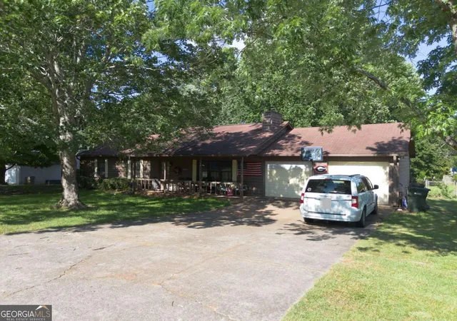 Photo 2 of Sale Pending at 2594 Morgan Lake Dr Ne, Marietta, GA 30066 | MLS# 10805726 | Listing updated on 2026-09-11