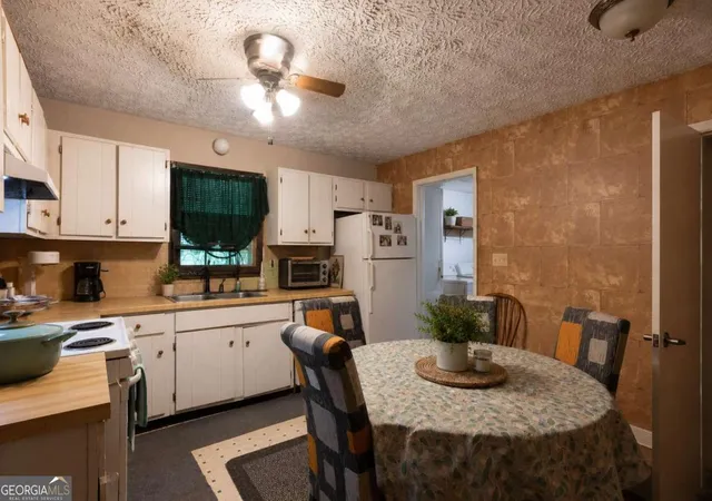 Photo 3 of Sale Pending at 2594 Morgan Lake Dr Ne, Marietta, GA 30066 | MLS# 10805726 | Listing updated on 2026-09-11