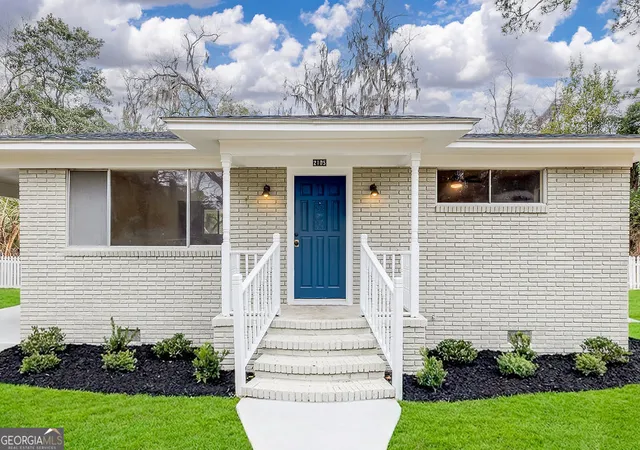4th image of 2105 Saint Johns Ave, Savannah, GA 31404 | MLS# 10724355