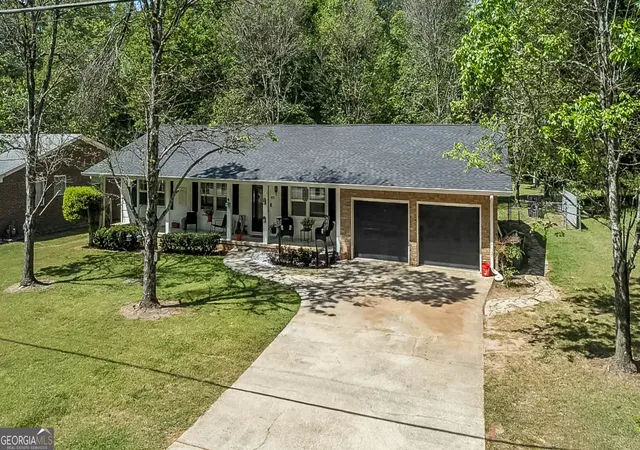 3rd image of 4393 Housworth Dr, Lithonia, GA 30038 | MLS# 10734061