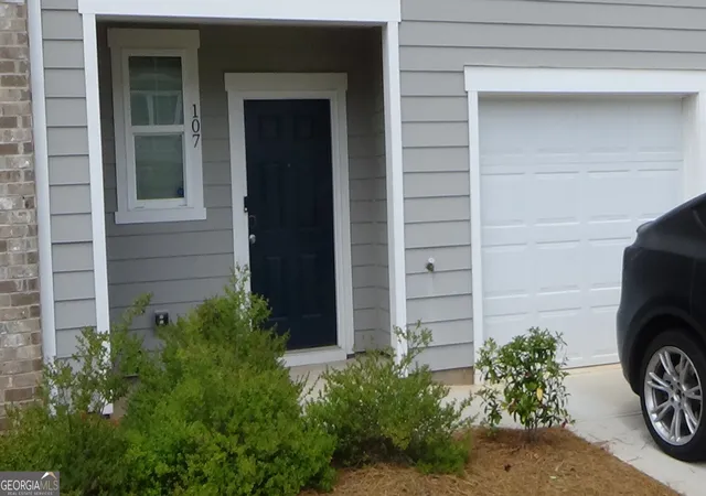 Photo 3 of Townhouse for sale at 107 Sw Saginaw Cts, Locust Grove, GA 30248 | MLS# 10755912 | Listing updated on 2026-08-29