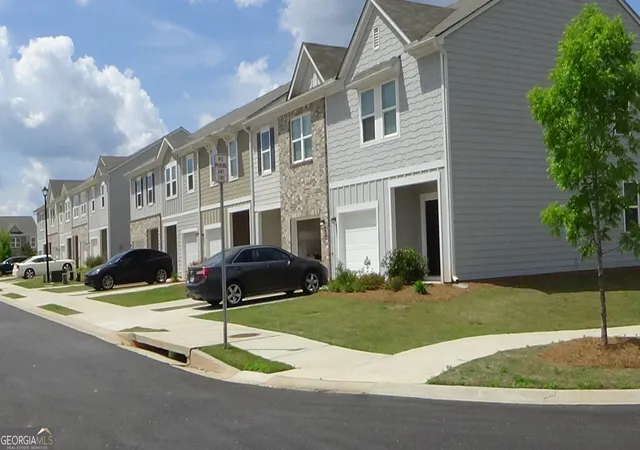 Photo 3 of Townhouse for sale at 107 Sw Saginaw Cts, Locust Grove, GA 30248 | MLS# 10755912 | Listing updated on 2026-08-29