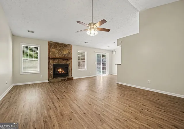 Photo 3 of Single family home for sale at 911 Riverstone Wy, Woodstock, GA 30188 | MLS# 10835071 | Listing updated on 2026-09-11