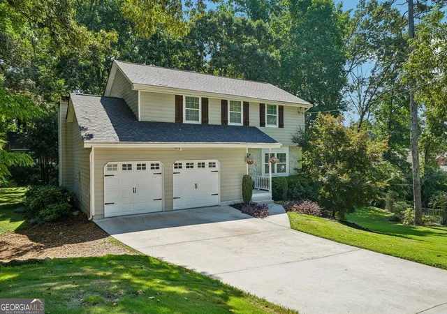 Photo 3 of Sale Pending at 1888 Bent Willow Ct Sw, Lilburn, GA 30047 | MLS# 10830061 | Listing updated on 2026-08-25