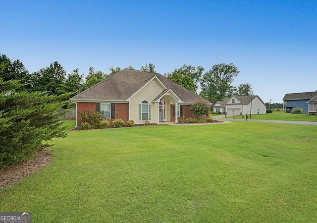 Photo 3 of Single family home for sale at 2 Sleepy Oaks Trl Ne, Rome, GA 30165 | MLS# 10810744 | Listing updated on 2026-10-07