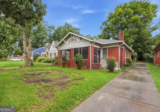 Photo 2 of Single family home for sale at 675 Holderness St Sw, Atlanta, GA 30310 | MLS# 10825572 | Listing updated on 2026-09-07