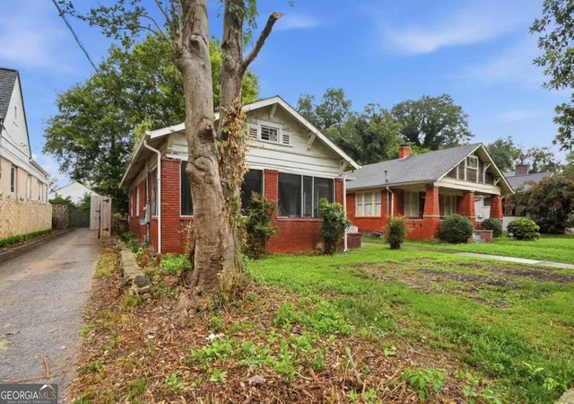 Photo 2 of Single family home for sale at 675 Holderness St Sw, Atlanta, GA 30310 | MLS# 10825572 | Listing updated on 2026-09-07