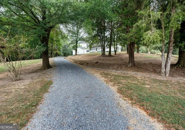 Photo 3 of Single family home for sale at 960 Mcentyre Loop Se, Calhoun, GA 30701 | MLS# 10787575 | Listing updated on 2026-09-15
