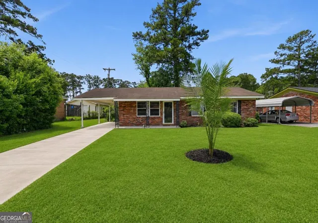 Photo 2 of Single family home for sale at 4 Lucian Cir, Savannah, GA 31406 | MLS# 10783142 | Listing updated on 2026-10-08
