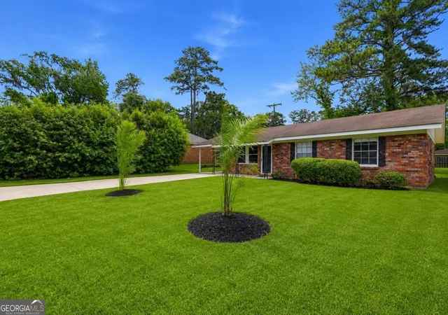 Photo 3 of Single family home for sale at 4 Lucian Cir, Savannah, GA 31406 | MLS# 10783142 | Listing updated on 2026-10-08