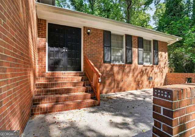 Photo 3 of Sale Pending at 2686 Shadowbrook Dr, Decatur, GA 30034 | MLS# 10735883 | Listing updated on 2026-06-29