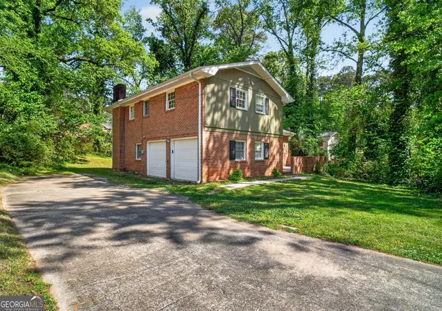 Photo 4 of Sale Pending at 2686 Shadowbrook Dr, Decatur, GA 30034 | MLS# 10735883 | Listing updated on 2026-06-29