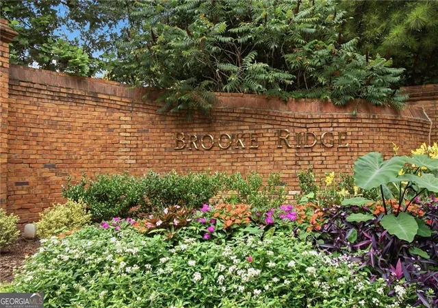 Listing Photo 2 - Condo for sale in building located at 5350 Brooke Ridge Dr, Atlanta, GA 30338 - Unit #